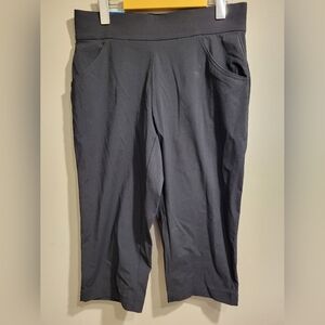 NEW- Columbia Black Sportswear Capris, Size Medium (30)
